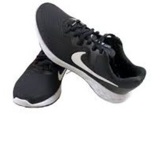 Nike Men's Black and White Athletic Sneakers